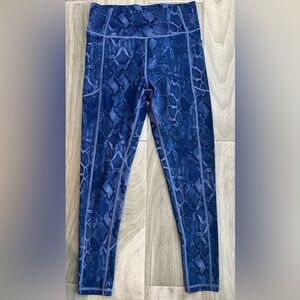 Victoria’s Secret Flow On Point Blue Snakeskin High Rise Leggings Size 12